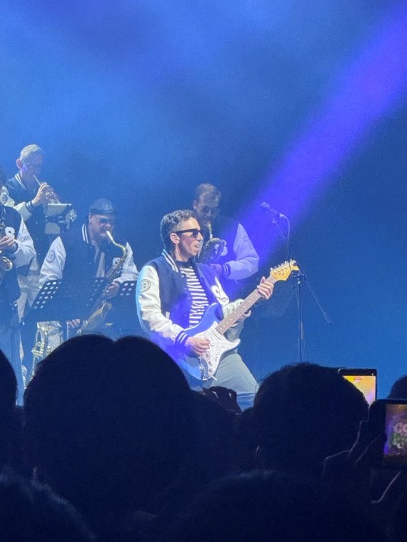 코리웡, 韓 공연서 '고교 점퍼' 