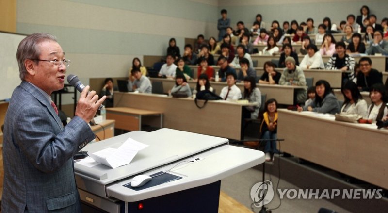 2008년 서울대 초청강연에 나선 모습 (출처=연합뉴스)