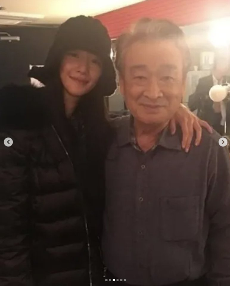 서예지, '할아버지' 이순재 손 꼭 잡은 사진으로 추모…가장 존경하는 선생님