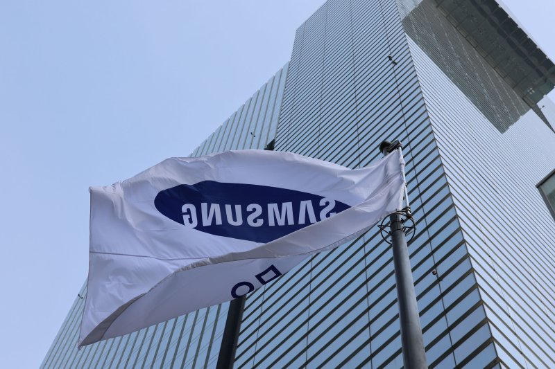 [서울=뉴시스] 권창회 기자 = 30일 서울 삼성바카라 사이트 먹튀 서초사옥의 깃발이 펄럭이고 있다. 2025.10.30. kch0523@newsis.com