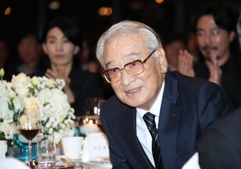 [뉴스1 PICK]'영원한 꽃할배' 원로배우 이순재 별세… 향년 91세