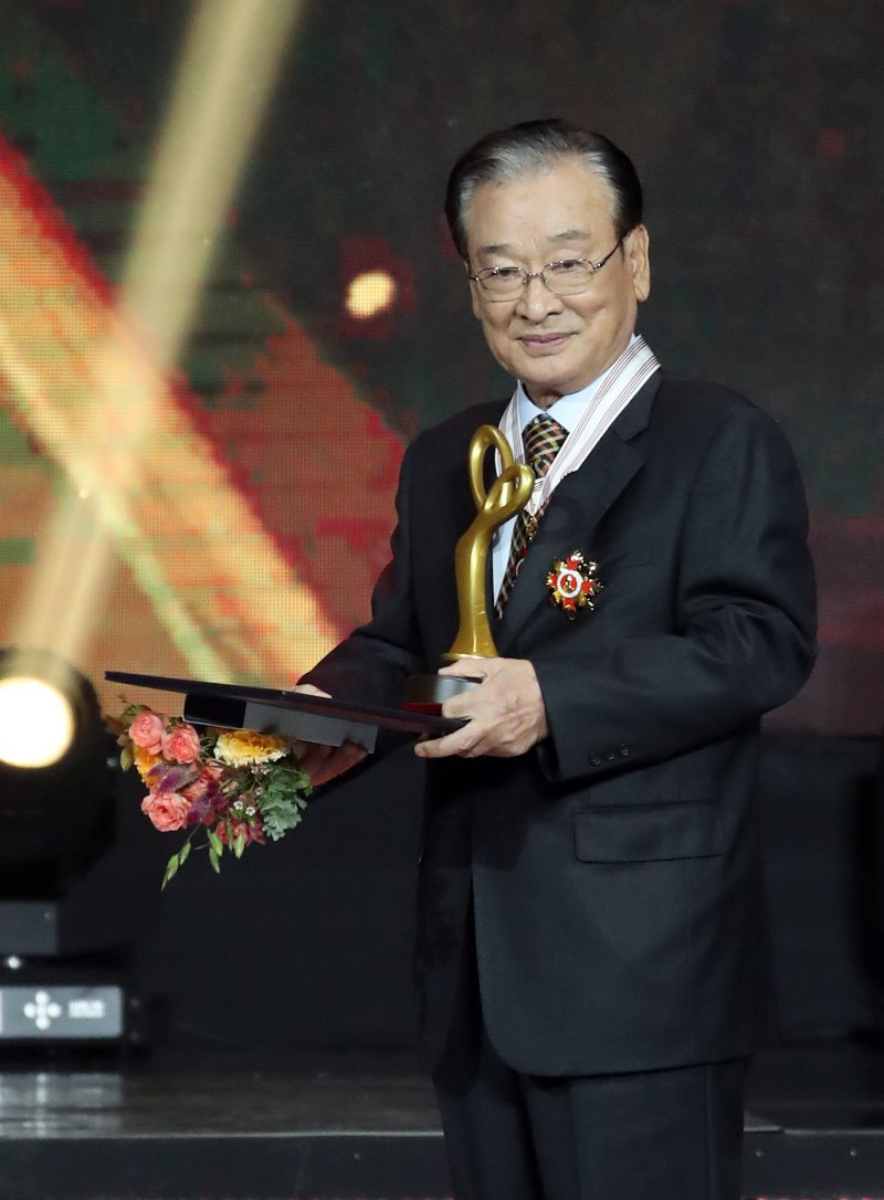 [뉴스1 PICK]'영원한 꽃할배' 원로배우 이순재 별세… 향년 91세