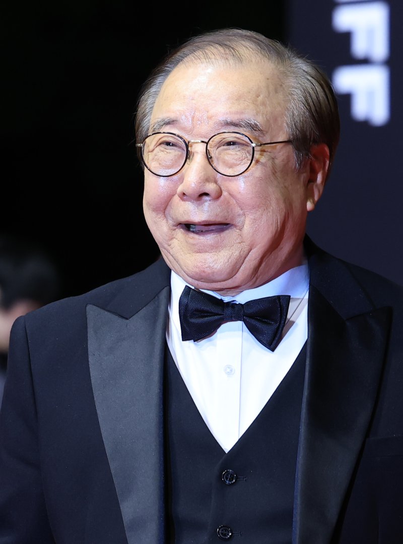 장용, 故이순재 빈소 찾아 추모 "대단하신 어른이고 선배"