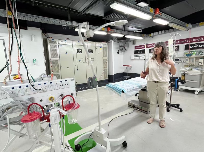 이스라엘 하이파 람밤 의료원 산하의 '새미 오퍼 지하병원' 수술실 내부. 20만㎡ 넓이의 지하가 위기 상황 발생 시 1급 외상센터 등과 심장 이식 등 주요 수술도 다 할 수 있는 지하병원으로 전환된다. 람밤 의료원 관계자가 지난 12일(현지시간) 지하 공간의 차단 셔트를 열고 수술실을 공개하고 있다. 람밤 의료원은 글로벌 메디테크의 혁신 현장으로 세계적인 주목을 받고 있고, GE·IBM왓슨헬스·메드트로닉 등 글로벌 의료기기 대기업들이 공동 연구개발을 하고 있다. 사진=이석우 기자
