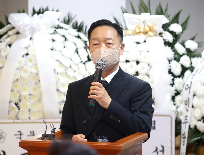 빈소 찾은 김학래 "전유성 이어 이순재까지, 대중문화계 큰 구멍 나" 애도