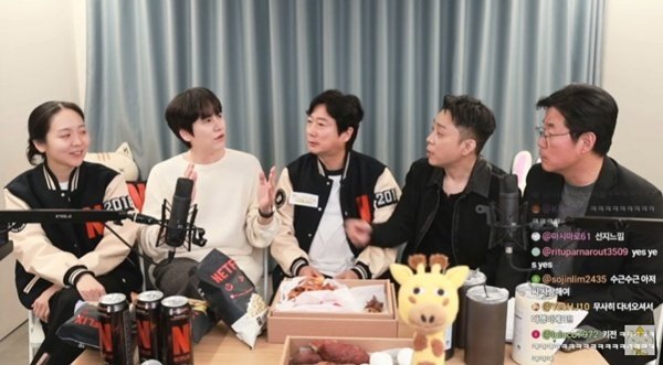 규현, 기린과 입맞춤 해명…키스 아니고 뽀뽀다 발끈