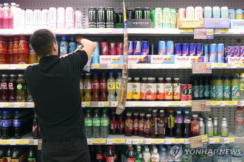 영국, 시판 밀크셰이크·카페라테에도 설탕세 부과