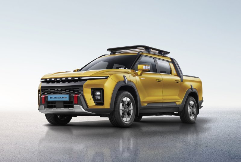 KG모빌리티(KGM)가 출시한 국내 최초 전기 픽업트럭 '무쏘 EV' 모습. KGM제공.