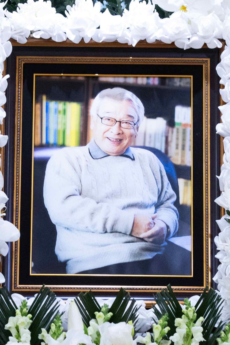 김성은, 결혼식 주례 봐준 故이순재 추모 "가족 지탱"