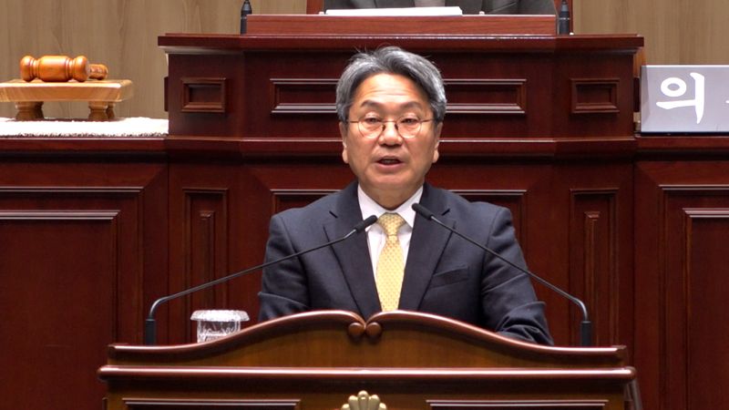 강기정 광주광역시장이 26일 광주광역시의회 본회의장에서 열린 제338회 제2차 정례회 제3차 본회의에 참석해 2026년 예산안 시정연설을 하고 있다. 광주광역시 제공