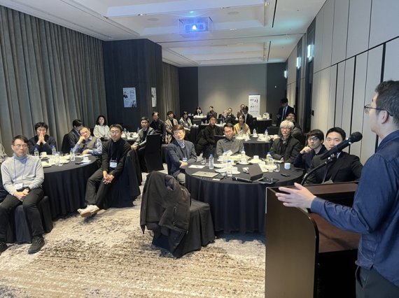 손영익 KAIST 전기 및 전자공학부 교수 강연 모습