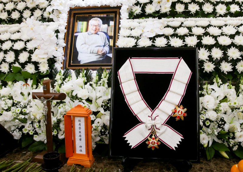 '빈소 조문' 장동건 "故이순재 젊은 배우들보다 열정적…편히 쉬시길"