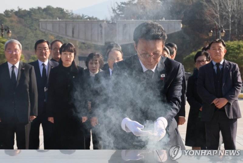 김민석 국무총리, 5·18민주묘지 참배 (출처=연합뉴스)