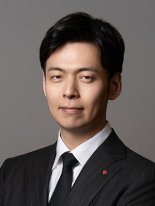 롯데, CEO 20명 물갈이.. ‘3세’ 신유열, 바이오 수장