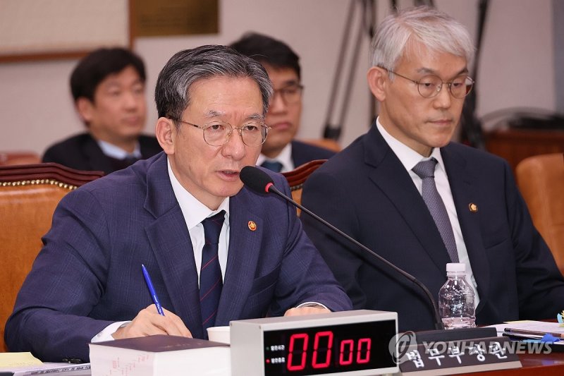 답변하는 정성호 법무부 장관 (출처=연합뉴스)