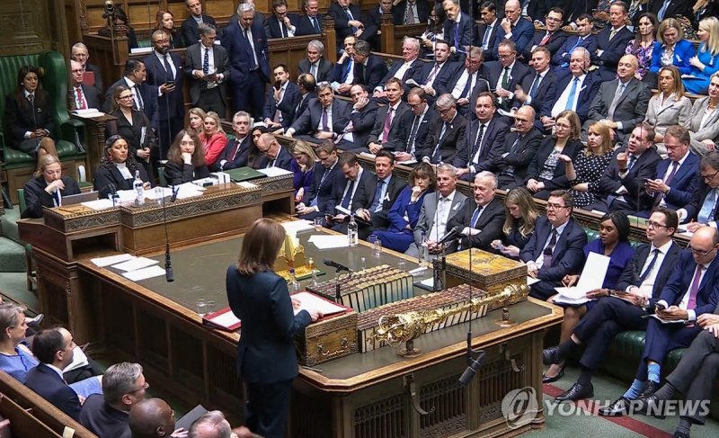 의회에서 예산안 발표 연설 하는 재무장관 (출처=연합뉴스)