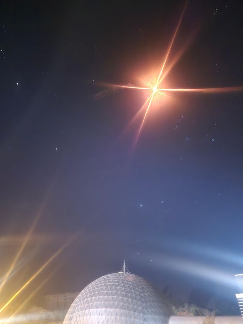 27일 새벽 01시 13분 육안으로 바라본 누리호 4차 발사 모습. 사진=연지안 기자