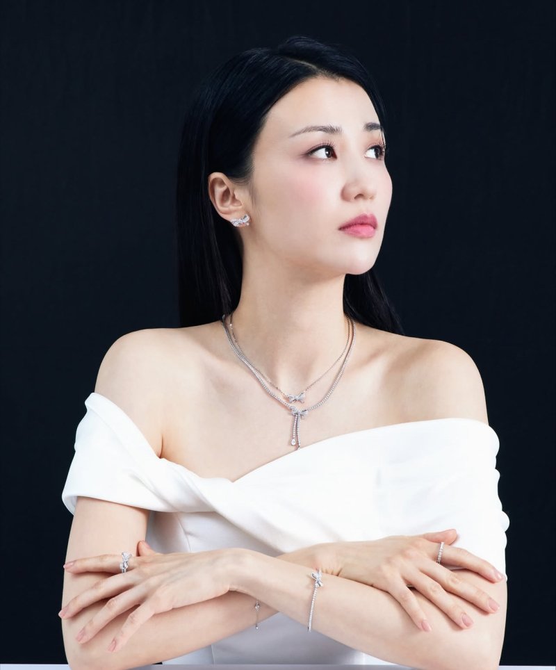 38세 박하선 완벽 미모 과시…드레스 소화