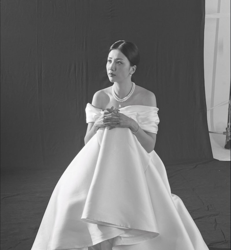 38세 박하선 완벽 미모 과시…드레스 소화