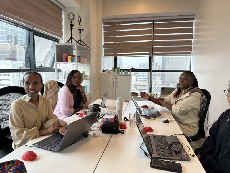 지난 8월 케냐 나이로비에서 MZ여성들과 인터뷰하는 모습 (출처=연합뉴스)