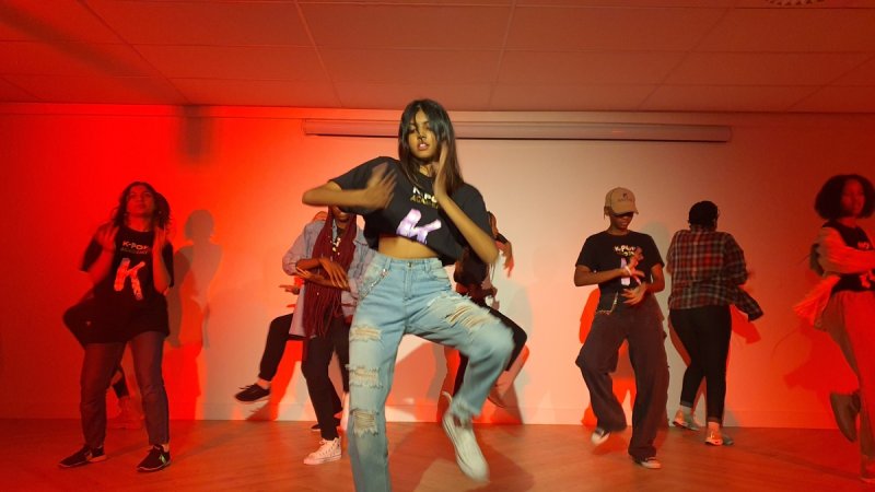 2022년 11월 남아공 프리토리아 한국문화원서 공연하는 한류팬들 (출처=연합뉴스)