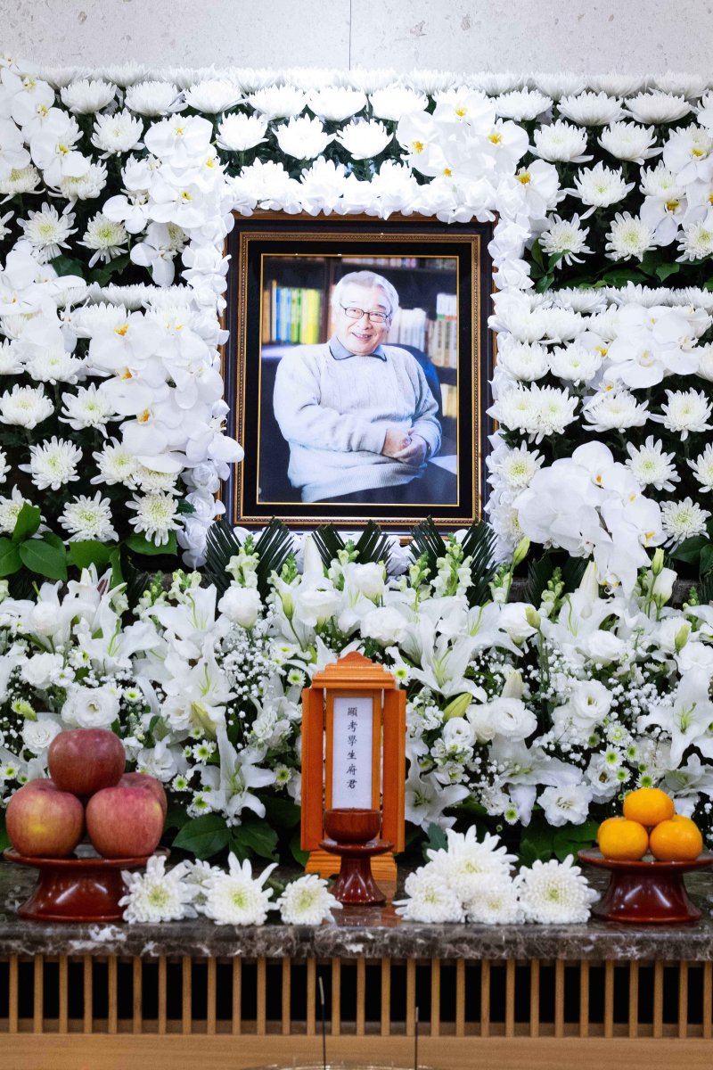 "잊지 않겠습니다"…후배들 오열 속 '유일무이 국민배우' 故이순재 영면(종합)