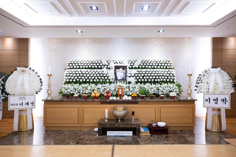 잊지 않겠습니다…후배들 오열 속 '유일무이 국민배우' 故이순재 영면(종합)