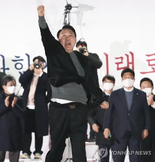 "저를 믿어달라" 어퍼컷 날렸던 윤석열 (출처=연합뉴스)