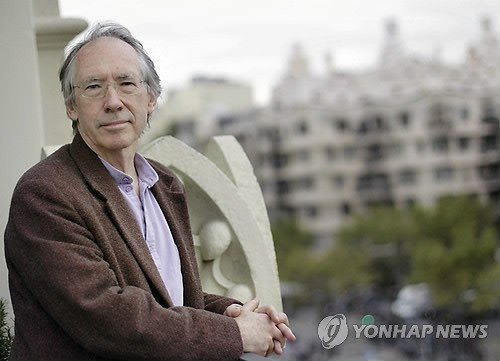 영국 소설가 이언 매큐언 (출처=연합뉴스)