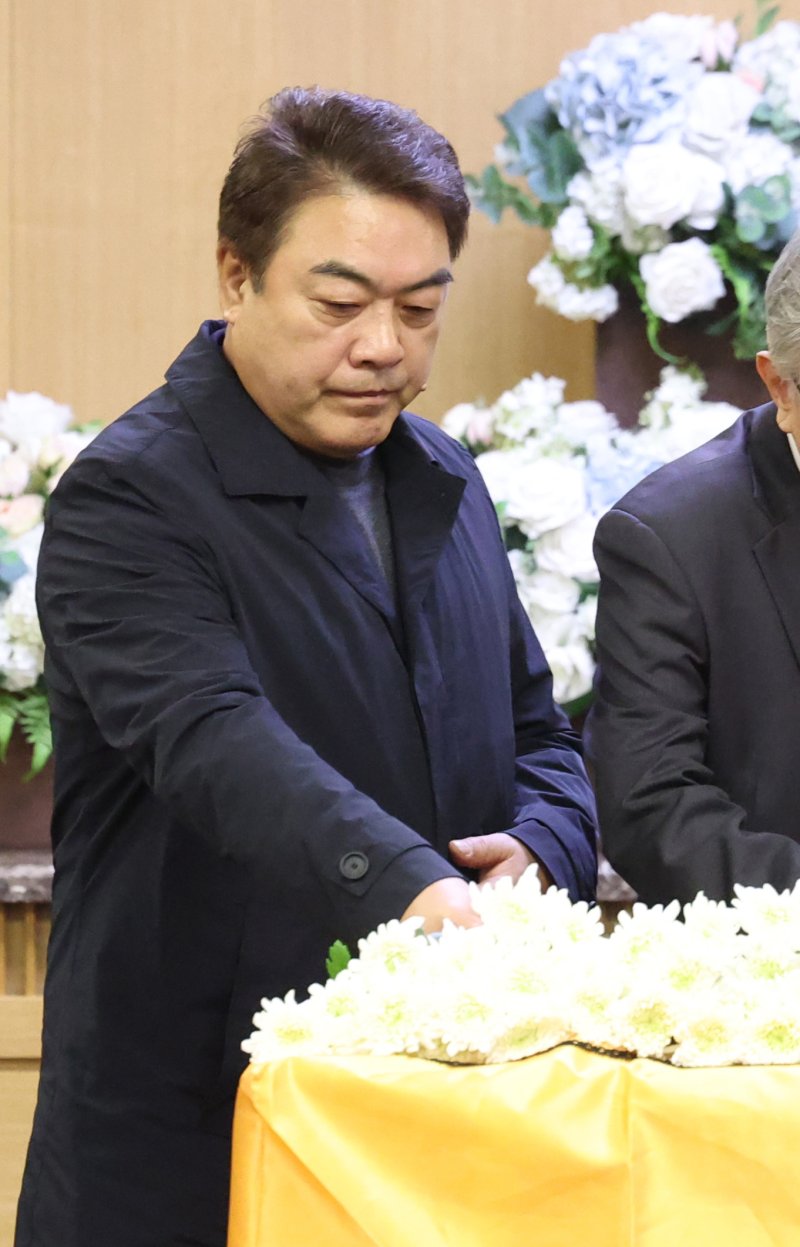 고(故) 배우 이순재 영결식… 유가족&middot;후배들 마지막 길 배웅 [뉴시스Pic]