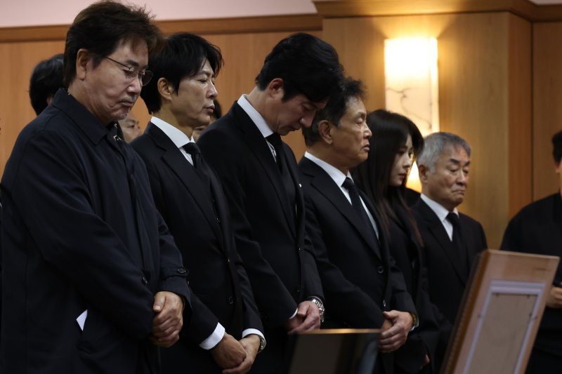 고(故) 배우 이순재 영결식… 유가족&middot;후배들 마지막 길 배웅 [뉴시스Pic]