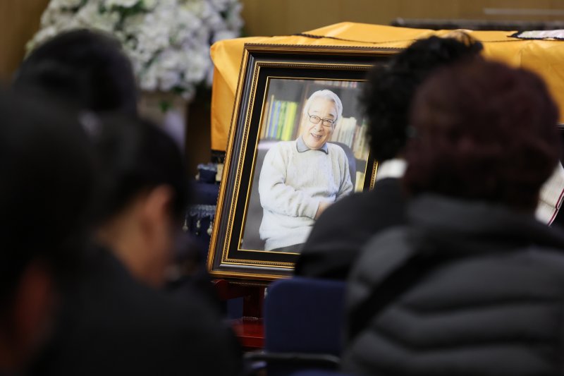 고(故) 배우 이순재 영결식… 유가족&middot;후배들 마지막 길 배웅 [뉴시스Pic]