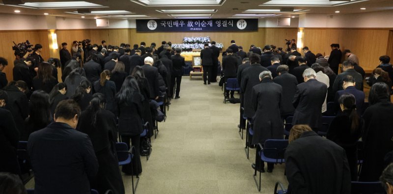 고(故) 배우 이순재 영결식… 유가족&middot;후배들 마지막 길 배웅 [뉴시스Pic]