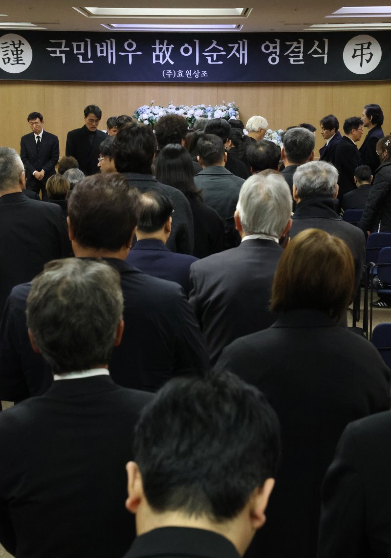 고(故) 배우 이순재 영결식… 유가족&middot;후배들 마지막 길 배웅 [뉴시스Pic]