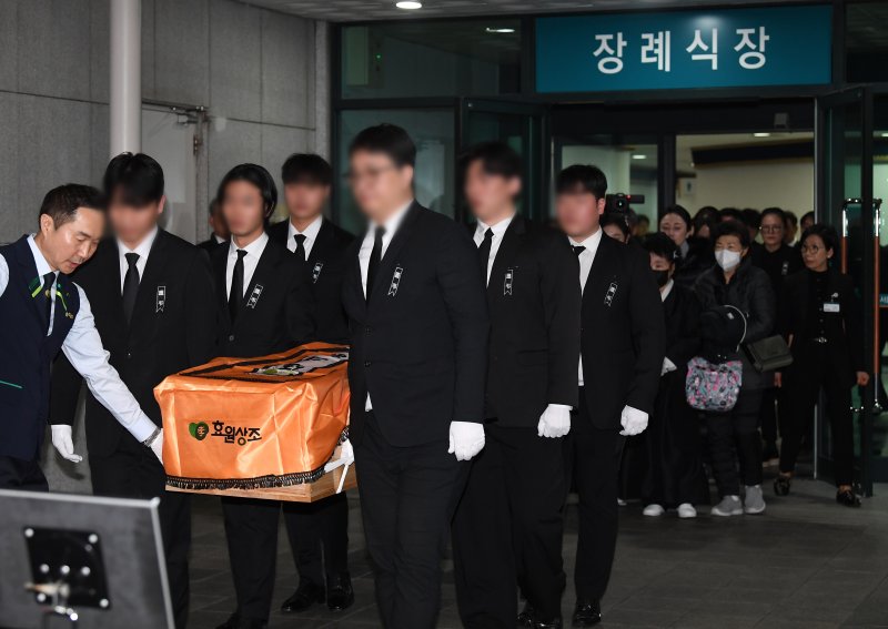 고(故) 배우 이순재 영결식… 유가족&middot;후배들 마지막 길 배웅 [뉴시스Pic]