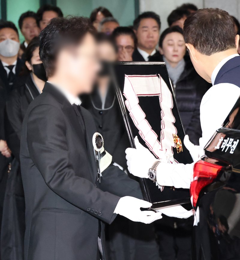 고(故) 배우 이순재 영결식… 유가족&middot;후배들 마지막 길 배웅 [뉴시스Pic]