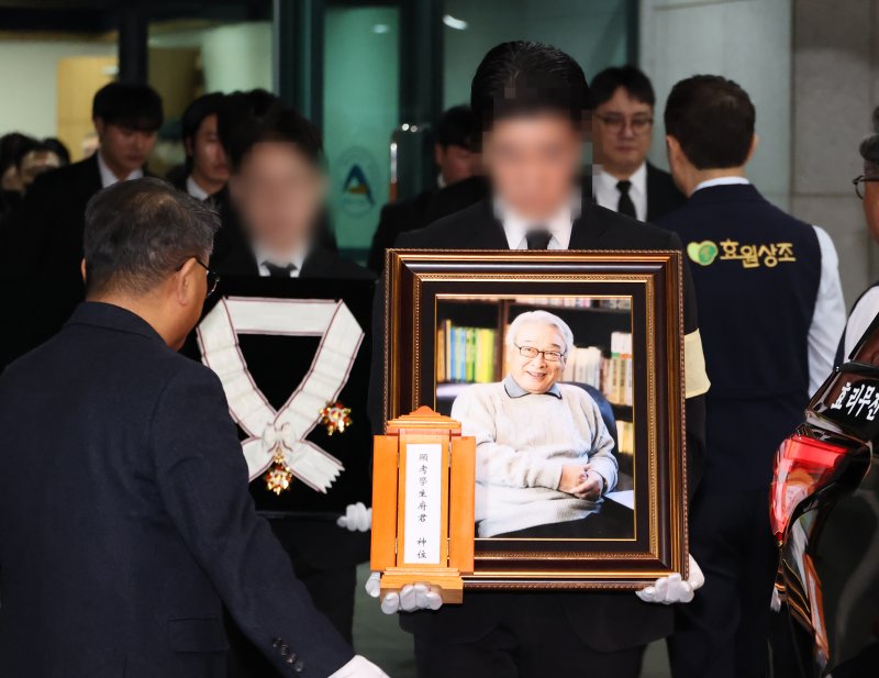 [뉴스1 PICK]故 이순재 영결식…'후배들 눈물 속 마지막 길'