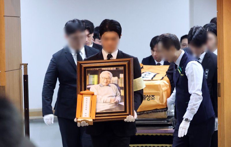 [뉴스1 PICK]故 이순재 영결식…'후배들 눈물 속 마지막 길'
