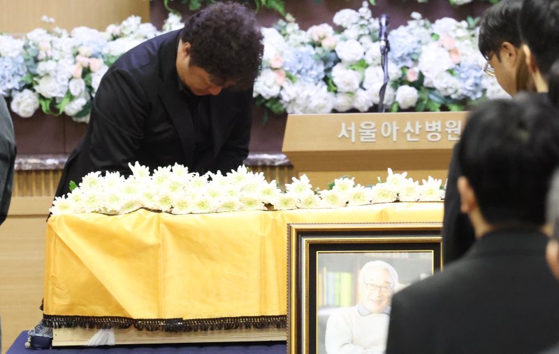 [뉴스1 PICK]故 이순재 영결식…'후배들 눈물 속 마지막 길'