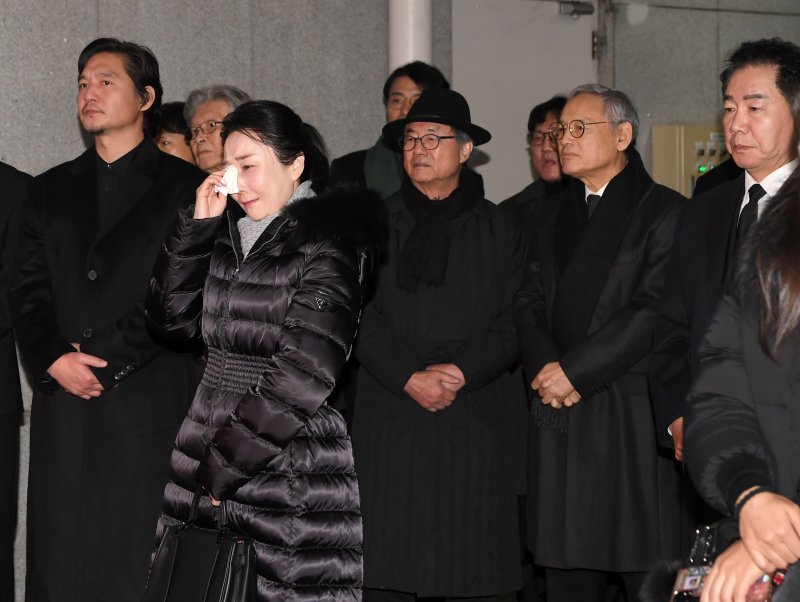 [뉴스1 PICK]故 이순재 영결식…'후배들 눈물 속 마지막 길'