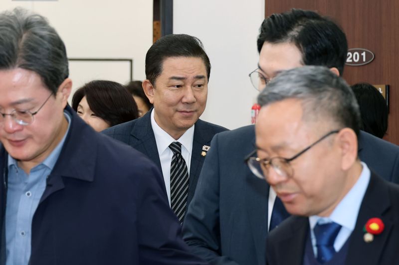 더불어민주당 온라인 바카라 원내대표가 27일 국회에서 열린 정책조정회의에 참석하고 있다. 사진=서동일 기자