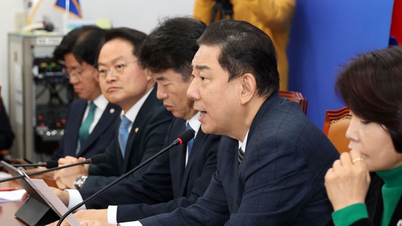 더불어민주당 온라인 바카라 원내대표가 27일 국회에서 열린 정책조정회의에서 발언하고 있다. 사진=서동일 기자