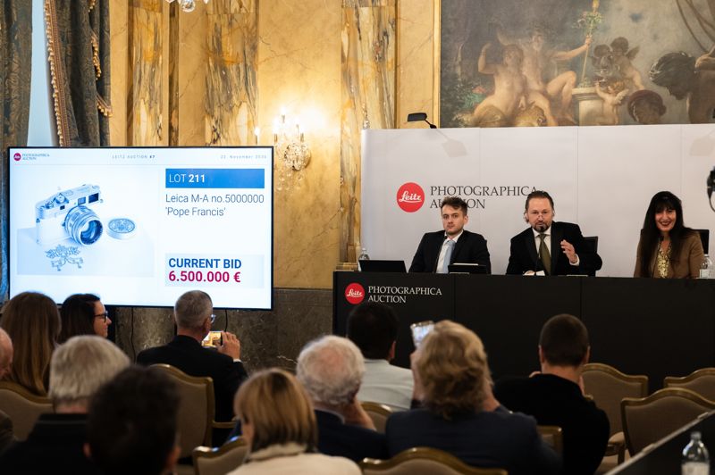 지난 11월 22일 오스트리아에서 열린 제47회 ‘라이츠 포토그래피카 옥션’에서 라이카 M 카메라 세트 경매가 진행되고 있다. 라이카 제공