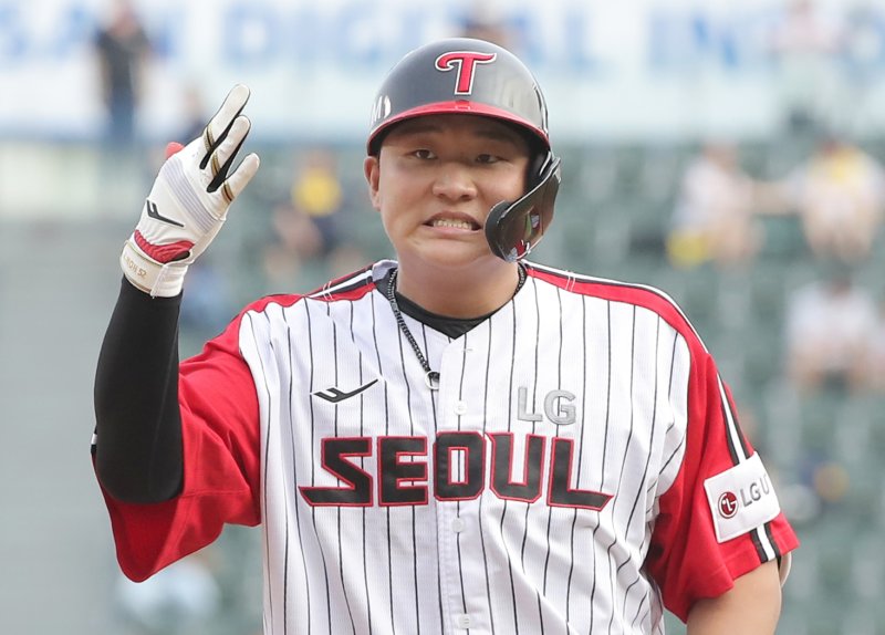 이재원이 올 시즌 김현수를 대신해서 주전 라인업에 선다.뉴스1