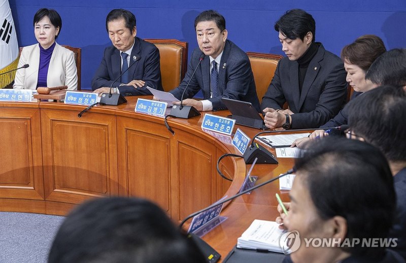 최고위원회의에서 발언하는 김병기 원내대표 (출처=연합뉴스)