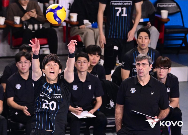 [서울=뉴시스]현대캐피탈 세터 이준협. (사진=KOVO 제공)