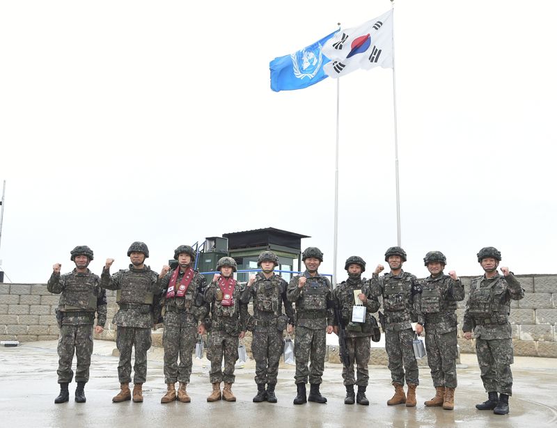 진영승 합참의장, 브런슨 사령관과 유엔사 경비대대 등 방문