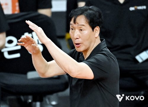 300승 달성한 신영철 감독 (출처=연합뉴스)