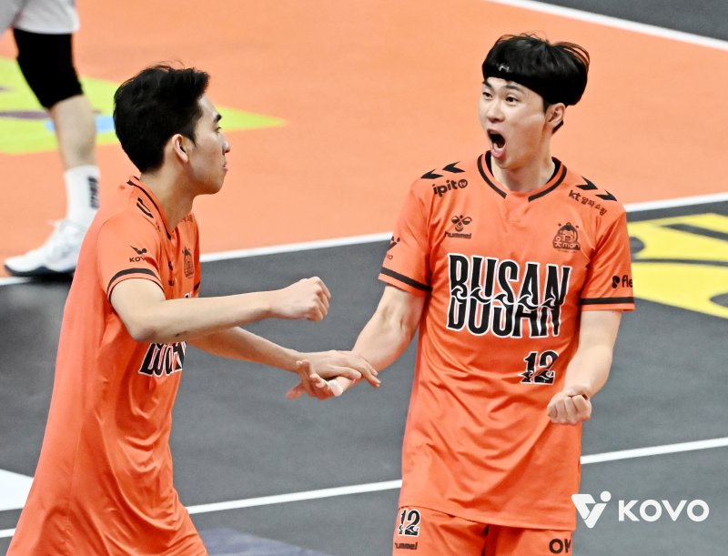 [서울=뉴시스]OK저축은행, 삼성화재 완파. (사진=KOVO 제공)