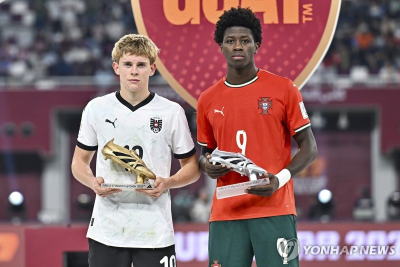 득점왕을 차지한 요하네스 마티아스 모제르(왼쪽)와 MVP에 오른 마테우스 미데 (출처=연합뉴스)